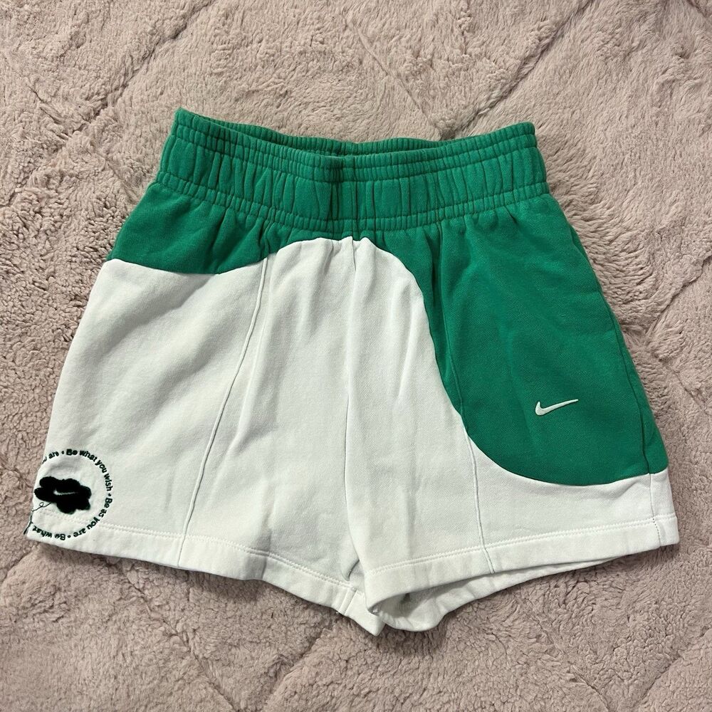 Nike Color Clash green and white fleece be as you are gym clover shorts sz XS